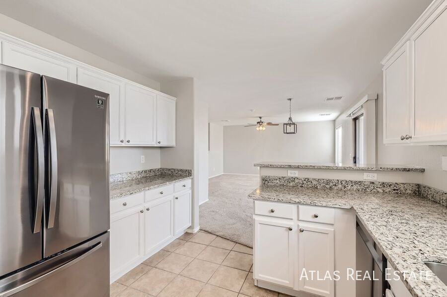 7926 S 67th Dr - Photo 6 of 19