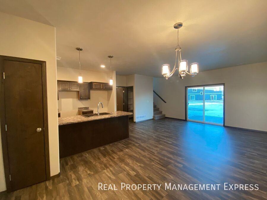 5822 S Whisper Creek Pl - Photo 2 of 17