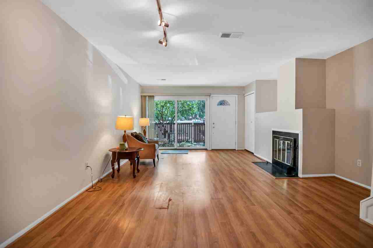 3944 Woodhue Pl #22 - Photo 4 of 20