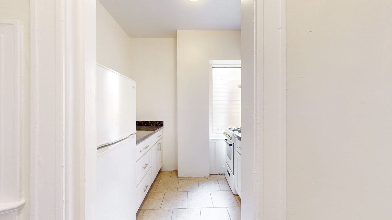 429 Ellis St #404 - Photo 5 of 9