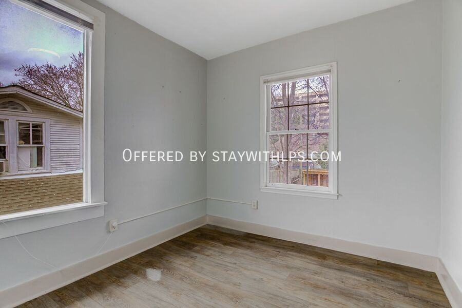 132 N Evergreen St #6 - Photo 4 of 11