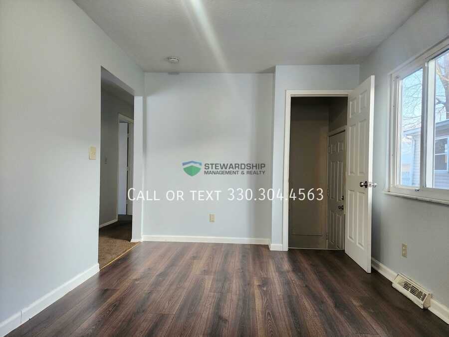 787 Georgia Ave - Photo 3 of 22