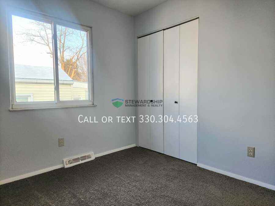 787 Georgia Ave - Photo 6 of 22