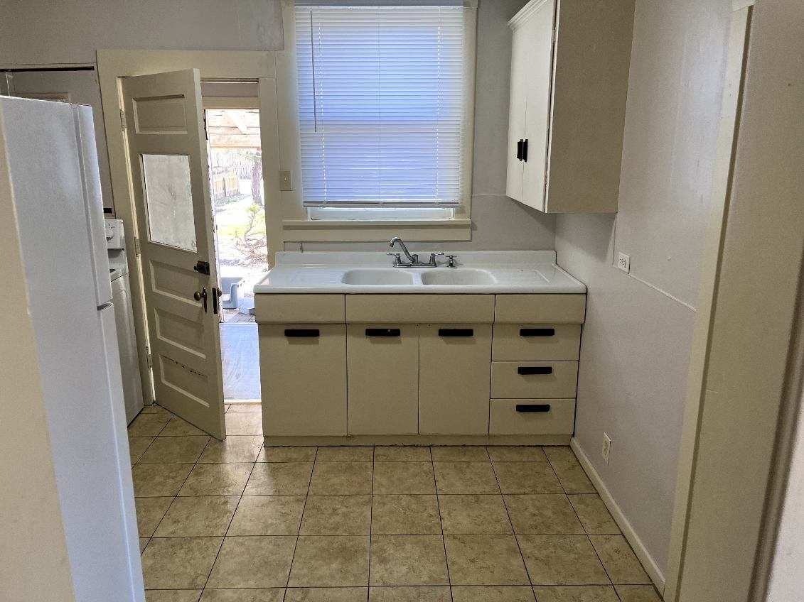 708 S Santa Fe Ave #1 - Photo 2 of 8