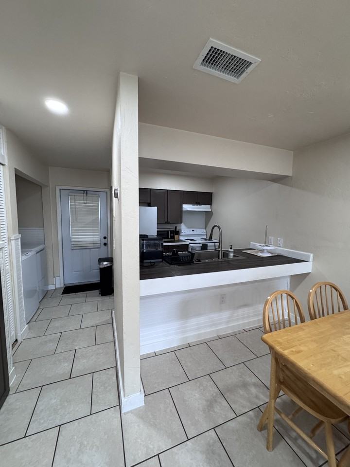 1826 Sw 69th Ter #B - Photo 2 of 29