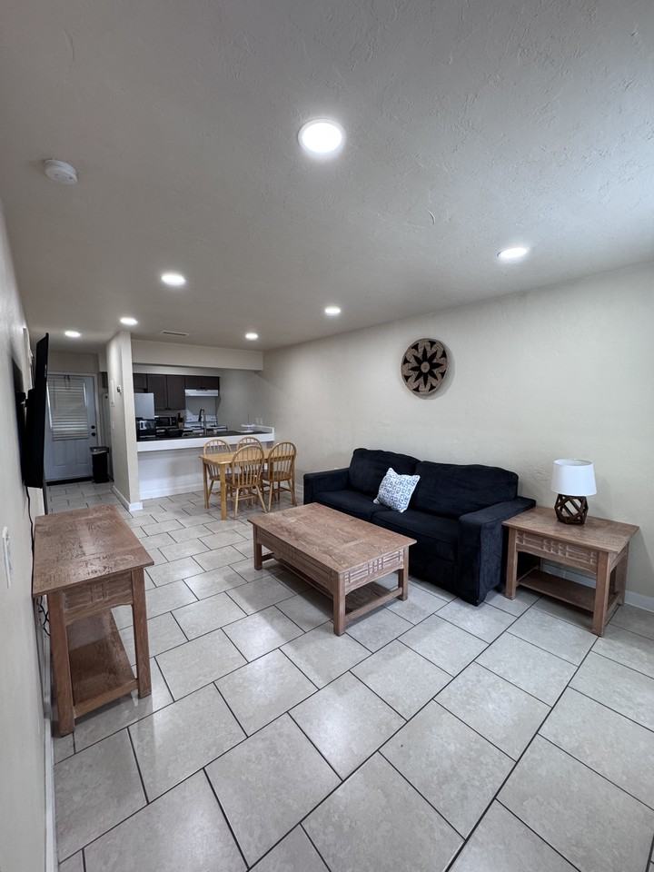 1826 Sw 69th Ter #B - Photo 6 of 29