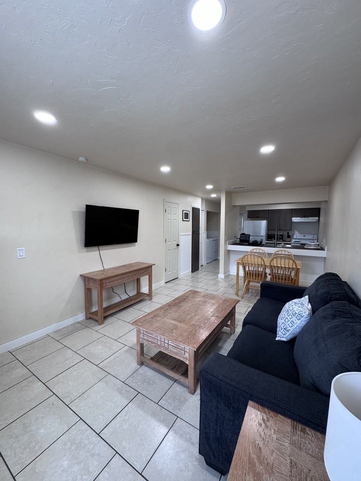 1826 Sw 69th Ter #B - Photo 7 of 29