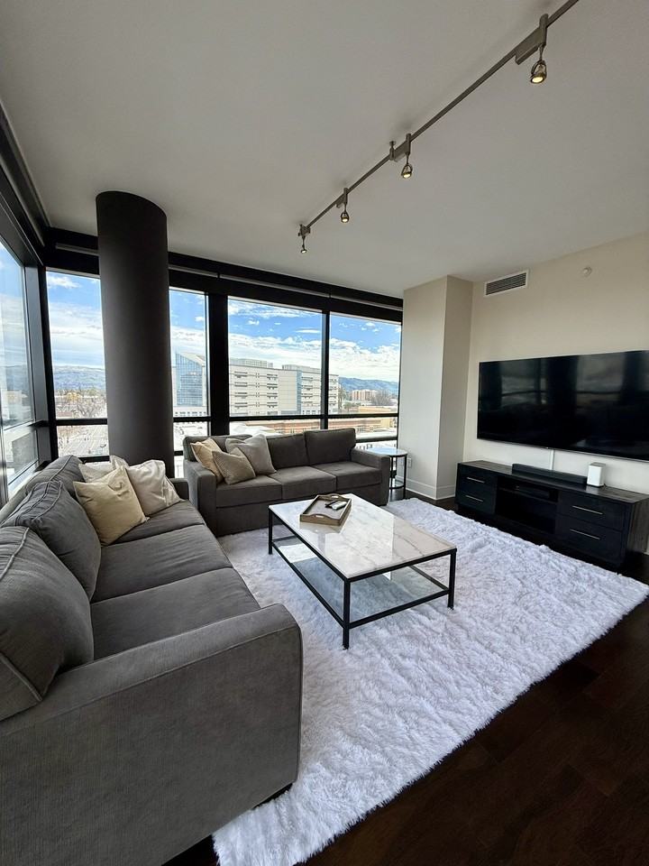 88 E San Fernando St #808 - Photo 2 of 16