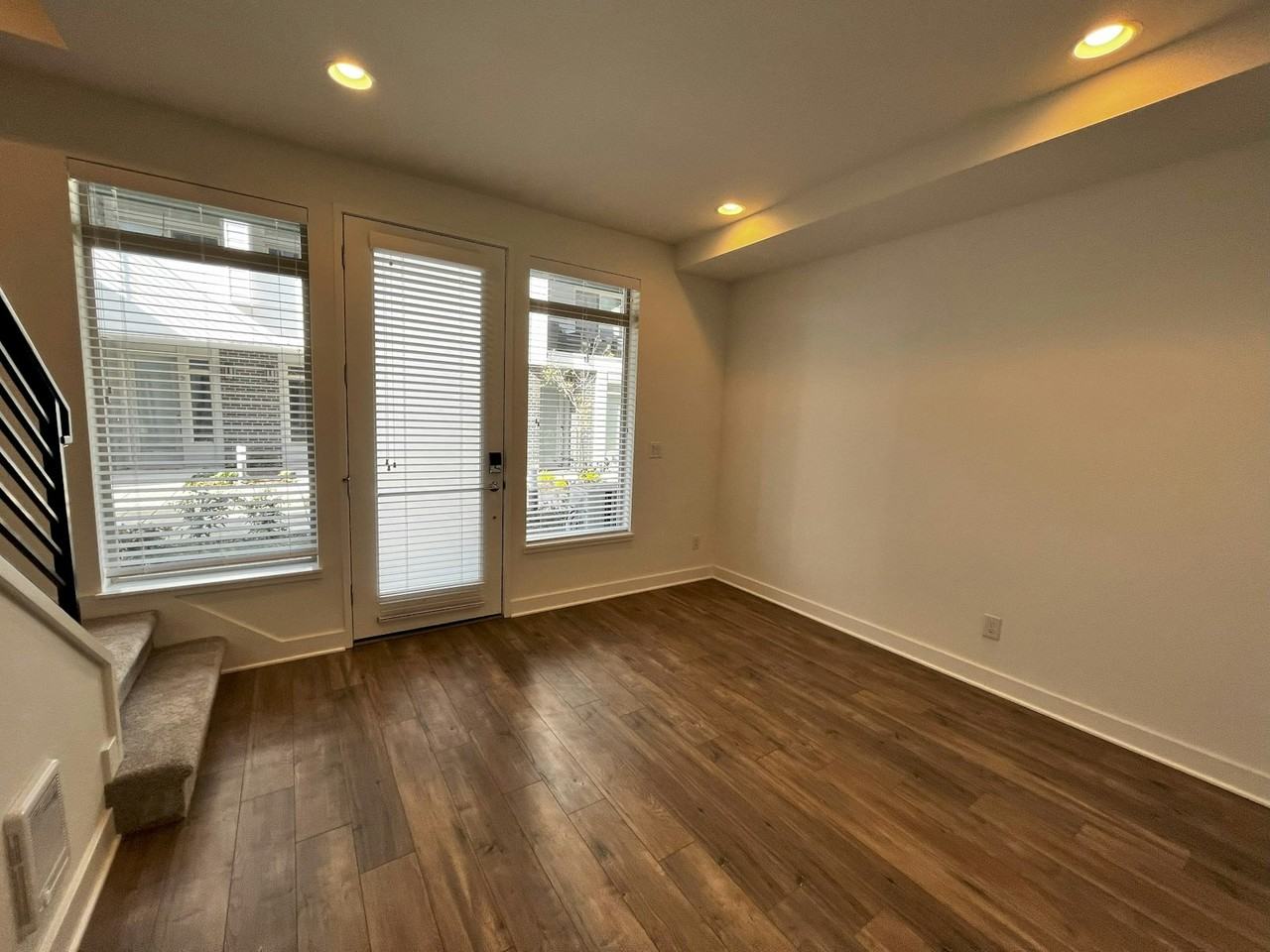 11408 117th Lane Northeast, Unit 5 - Photo 3 of 20