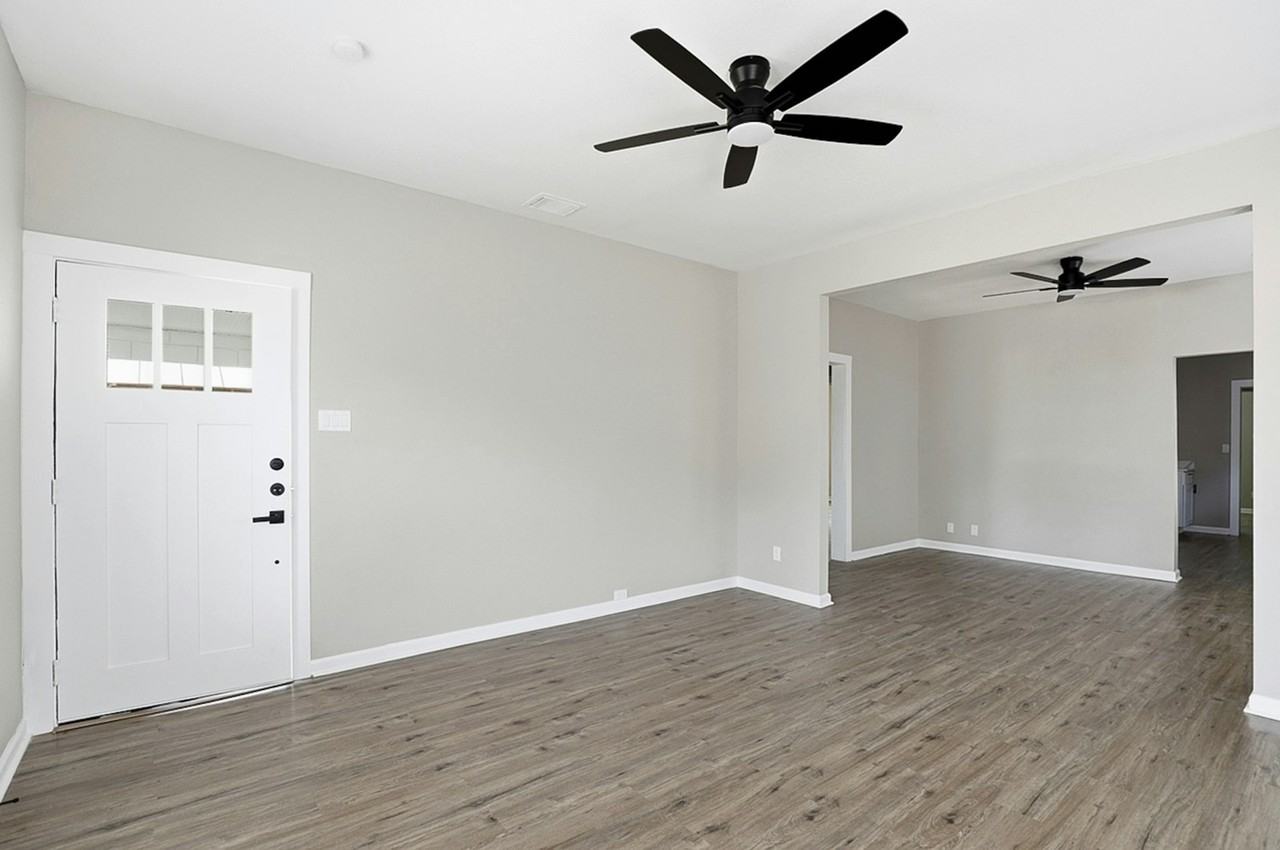 1230 Hammond Avenue - Photo 5 of 24