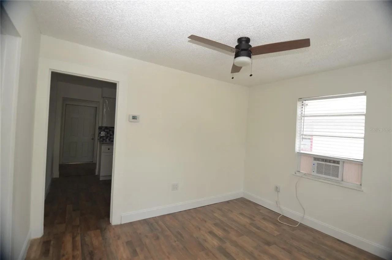 402 Cardinal St - Photo 2 of 13