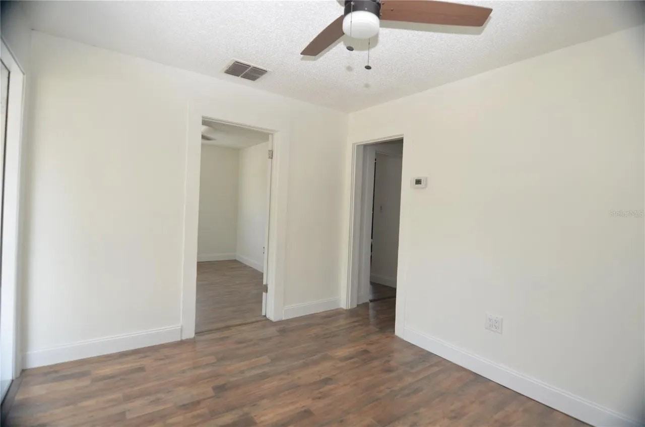 402 Cardinal St - Photo 4 of 13