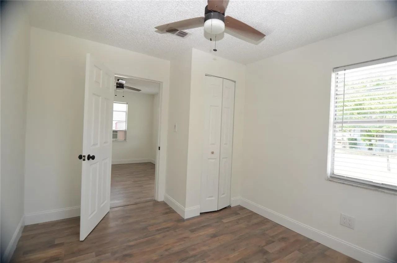 402 Cardinal St - Photo 5 of 13