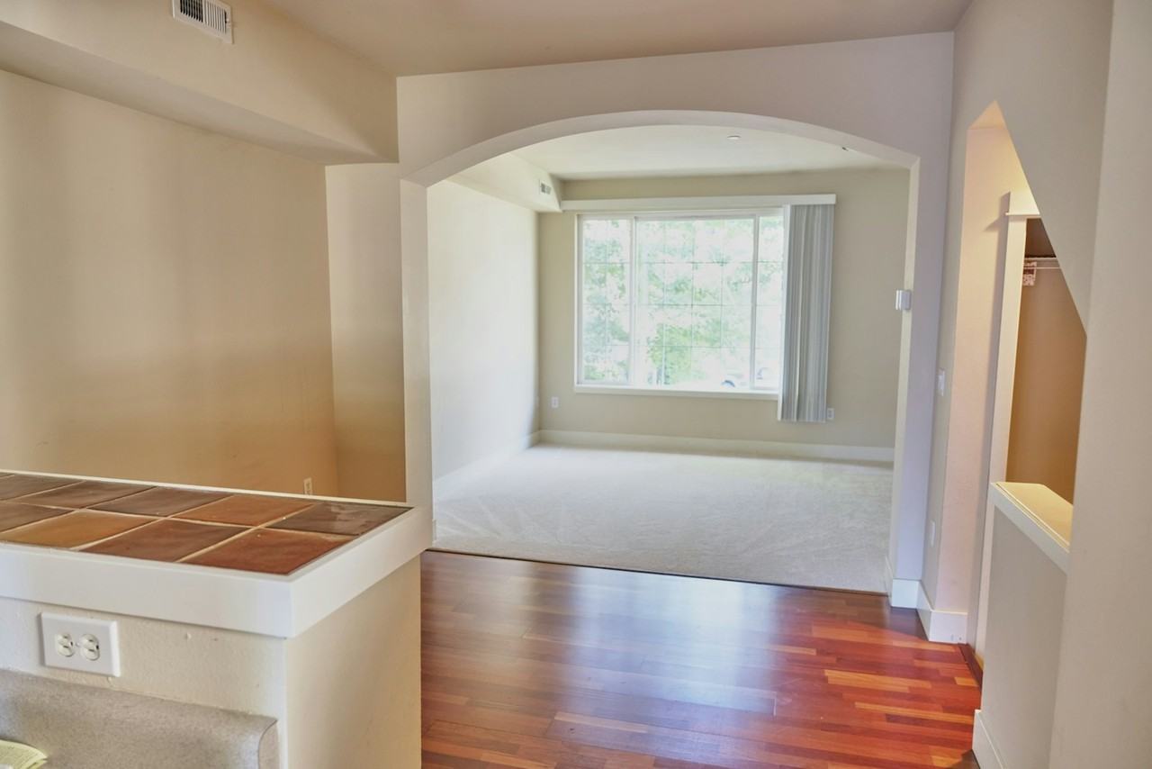 18268 NE 97th Way #105, Unit 1 - Photo 3 of 10