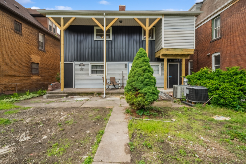 75 Sycamore St #2 - Photo 3 of 19