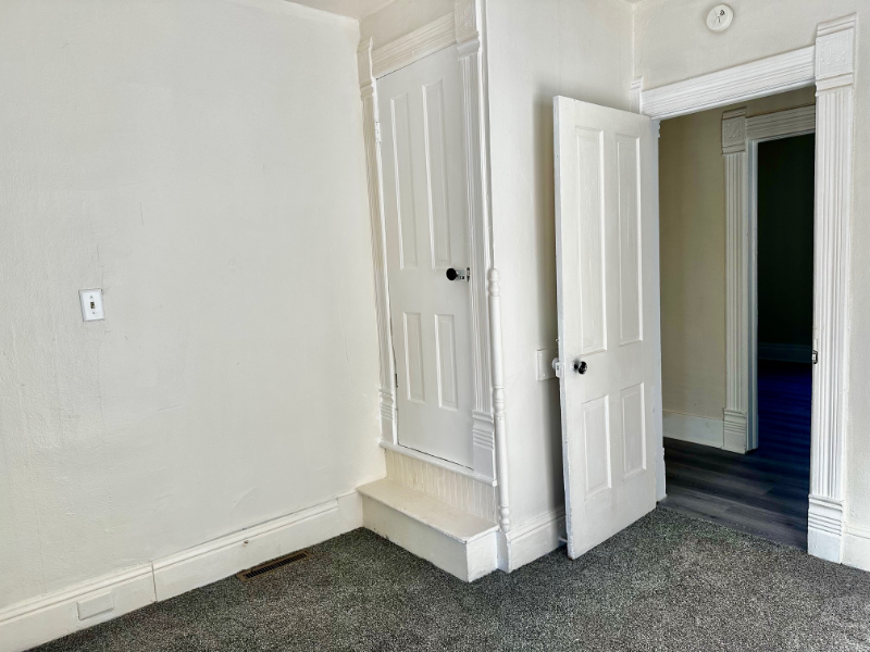 647 W Lexington Ave #3 - Photo 4 of 5