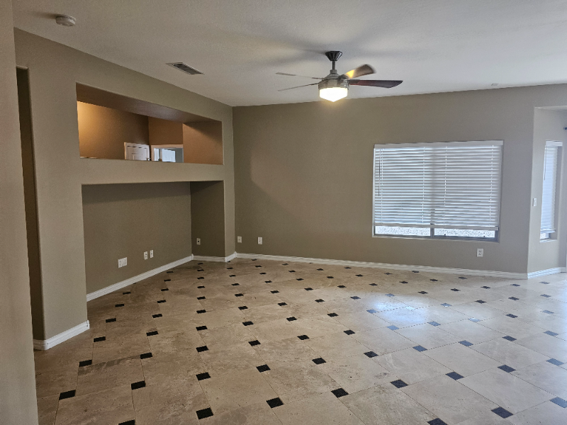 5623 S 54th Dr - Photo 2 of 20