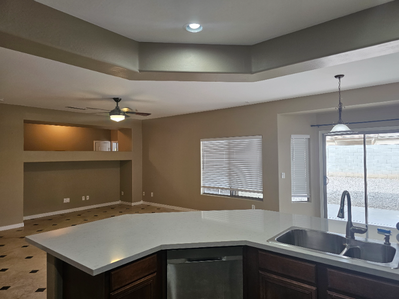 5623 S 54th Dr - Photo 5 of 20