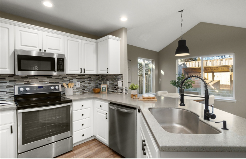 1328 Ne Parkside Dr - Photo 6 of 20