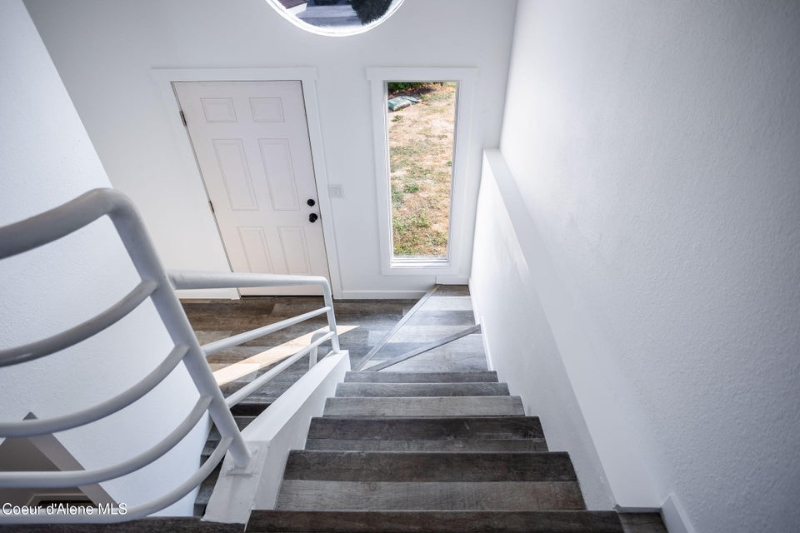 919 E Spruce Ave - Photo 3 of 17