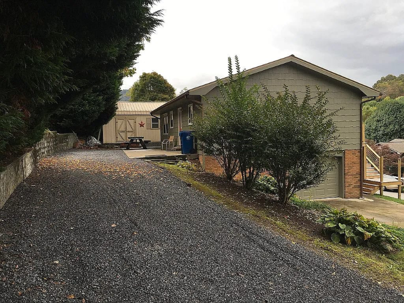 107 Pebblebrook St - Photo 4 of 20