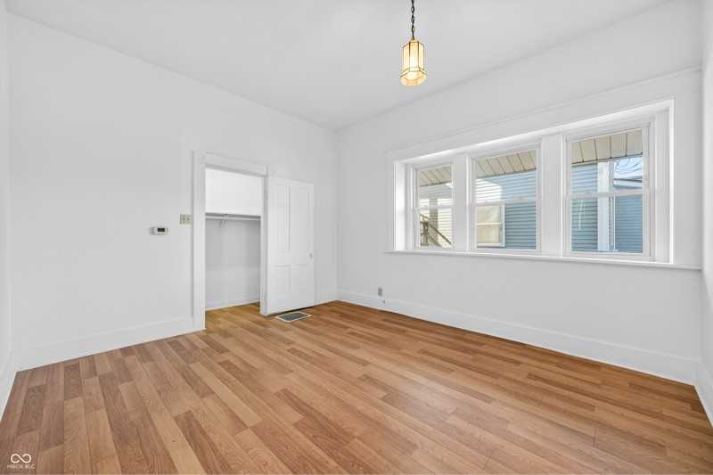 930 7th St #C - Photo 5 of 12