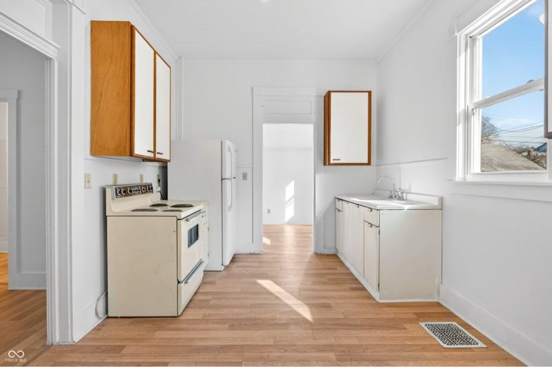 930 7th St #C - Photo 6 of 12