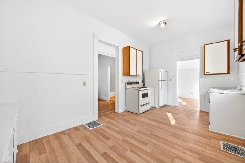 930 7th St #C - Photo 7 of 12