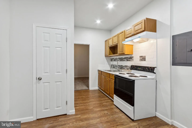 830 W 3rd St #2 - Photo 6 of 8