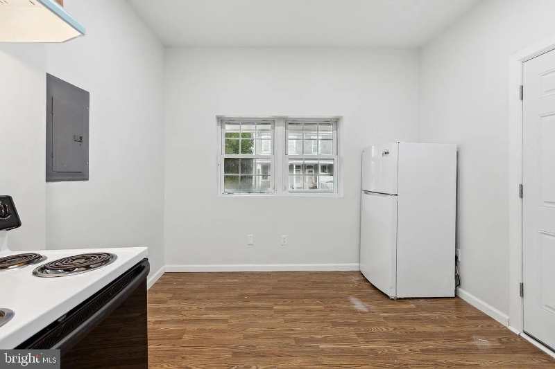 830 W 3rd St #2 - Photo 7 of 8