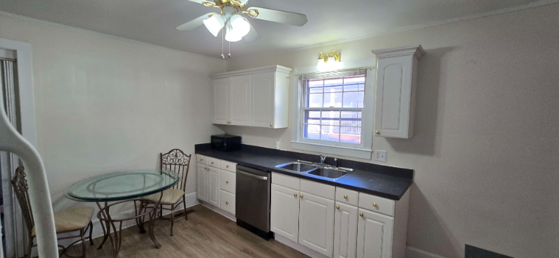 2408 Bedford Ave - Photo 5 of 12