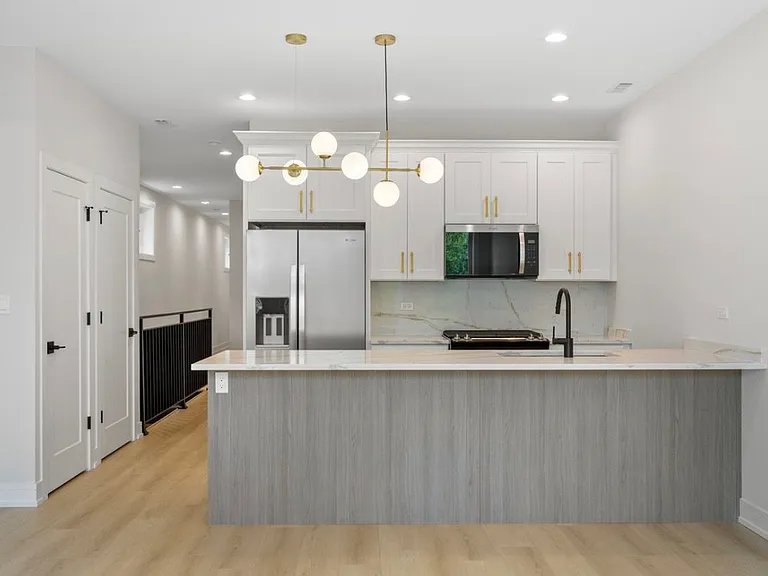 5006 S Prairie Ave #2 - Photo 6 of 9