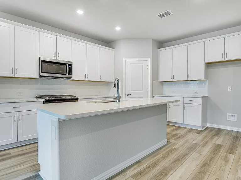 3416 Kingsview Dr - Photo 4 of 17