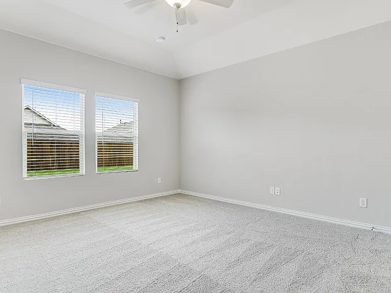 3416 Kingsview Dr - Photo 5 of 17