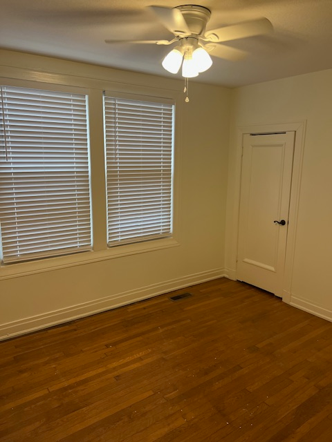 700 N Roan St - Photo 3 of 6