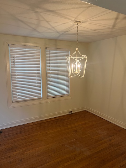 700 N Roan St - Photo 4 of 6