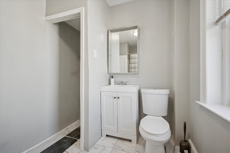 1733 67th Ave #3rdFL - Photo 4 of 4