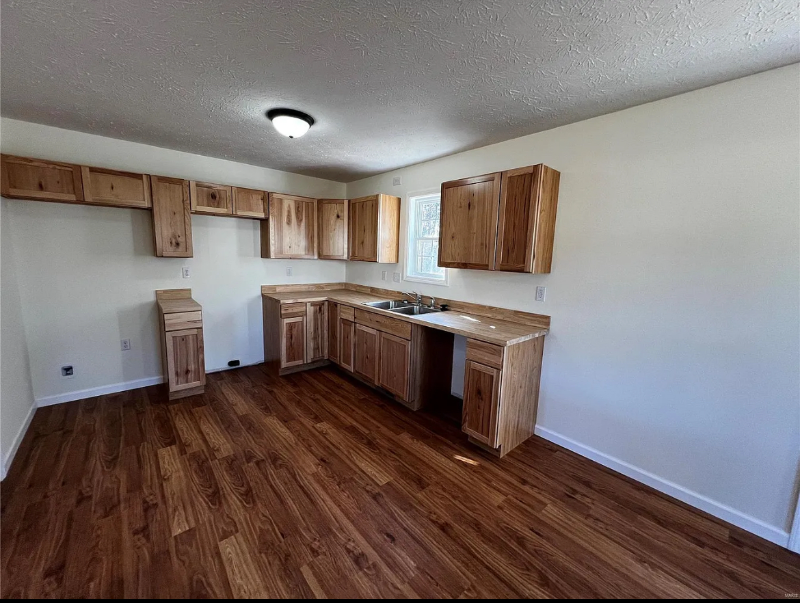 26899 Stephanie Ln - Photo 4 of 15