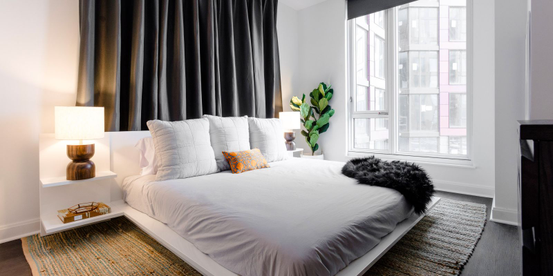 909 W Altgeld St - Photo 3 of 7