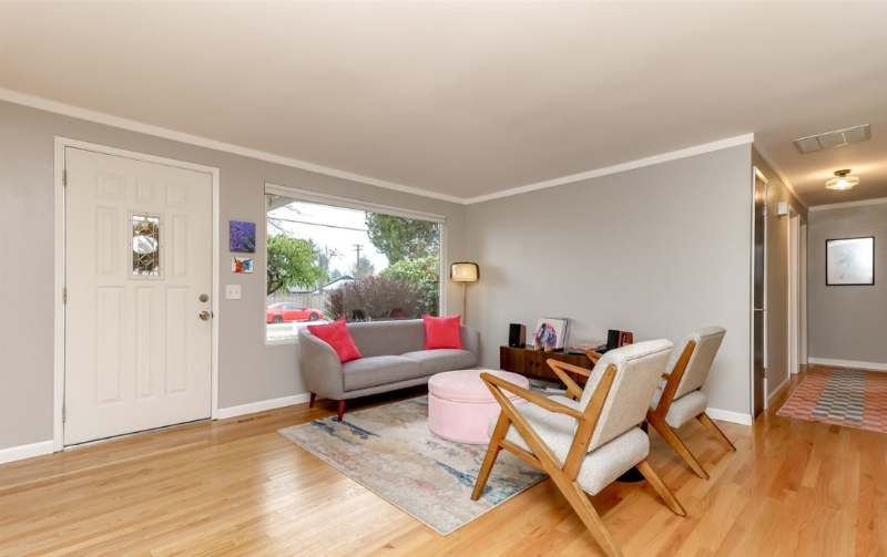 5135 Frances Ave Ne - Photo 5 of 19