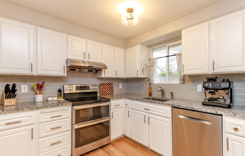 5135 Frances Ave Ne - Photo 7 of 19