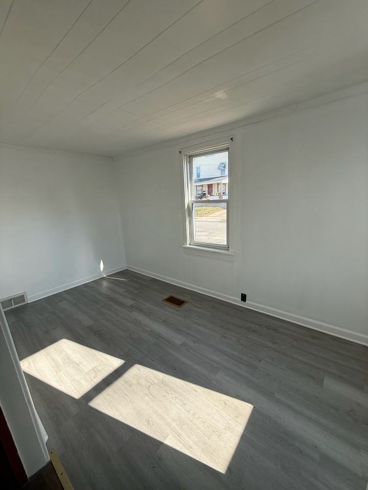 3118 Skellie Ave #1 - Photo 3 of 9