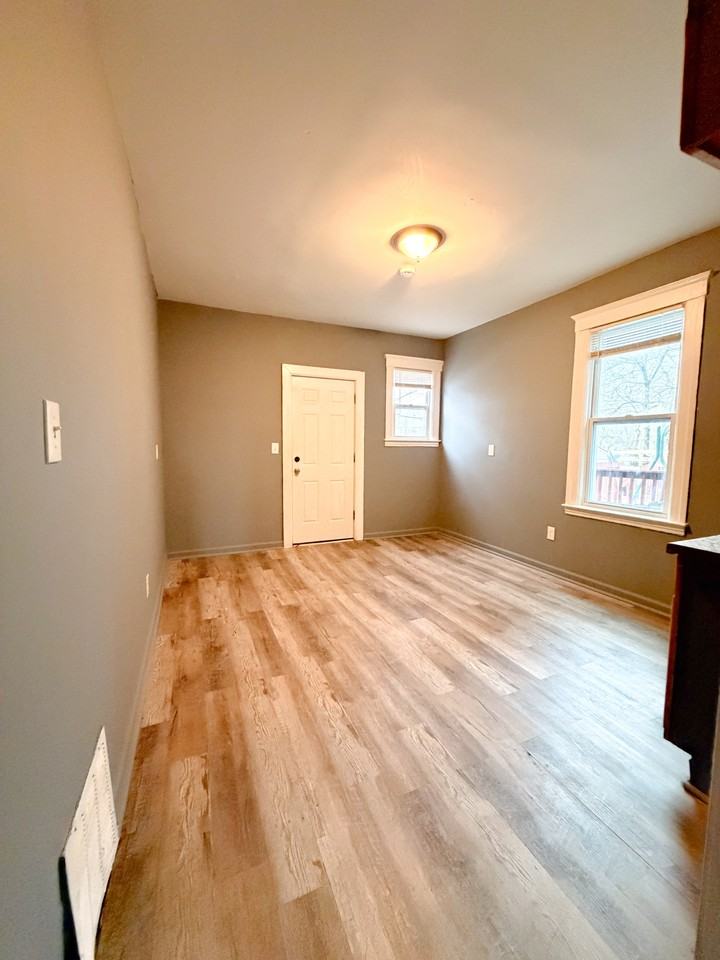 4426 Mcgraw St #1 - Photo 5 of 23