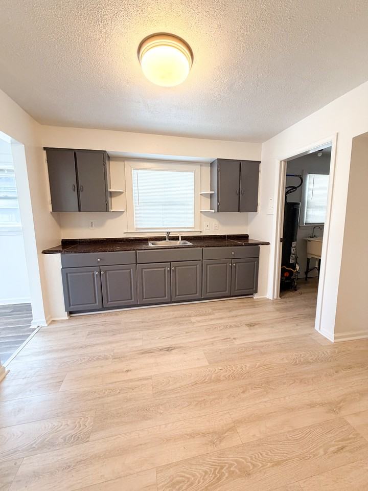 13717 Keal St #1 - Photo 3 of 11