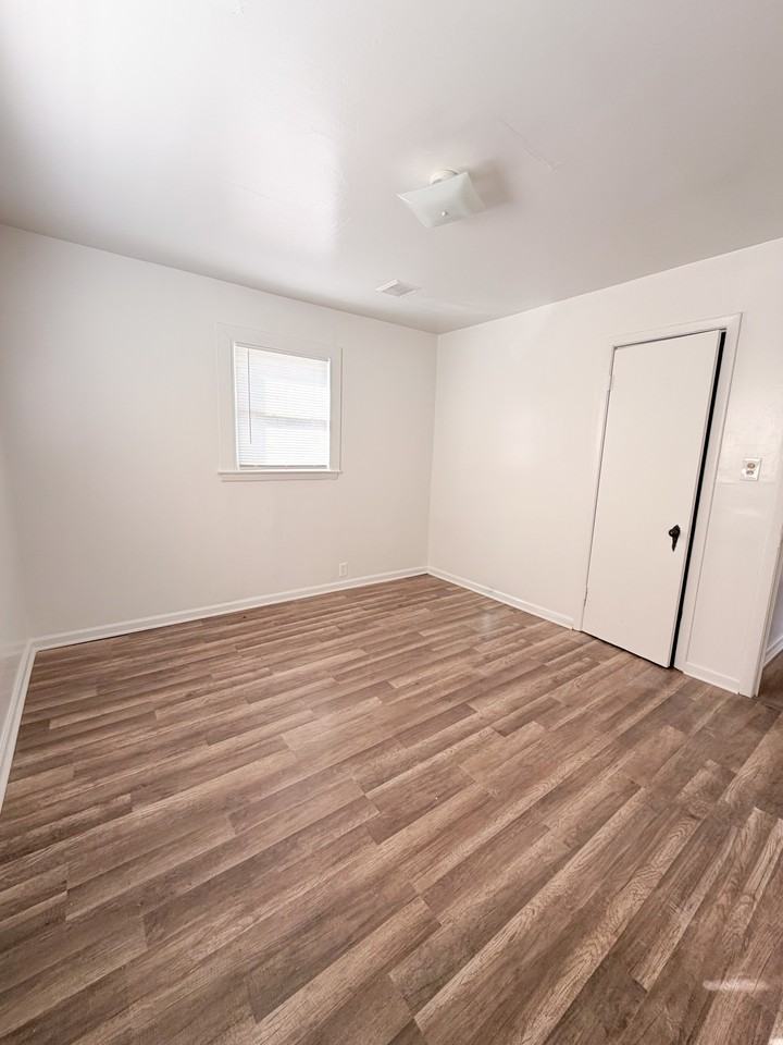13717 Keal St #1 - Photo 6 of 11