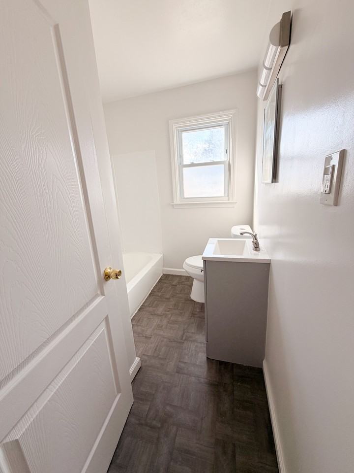 13717 Keal St #1 - Photo 7 of 11