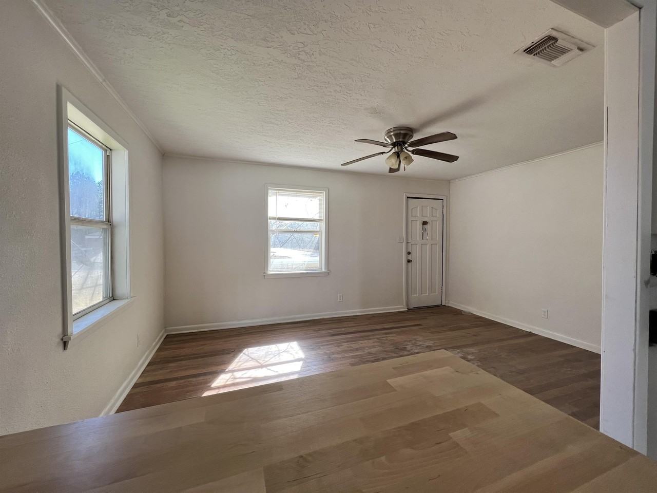 325 Vernon Street - Photo 2 of 8