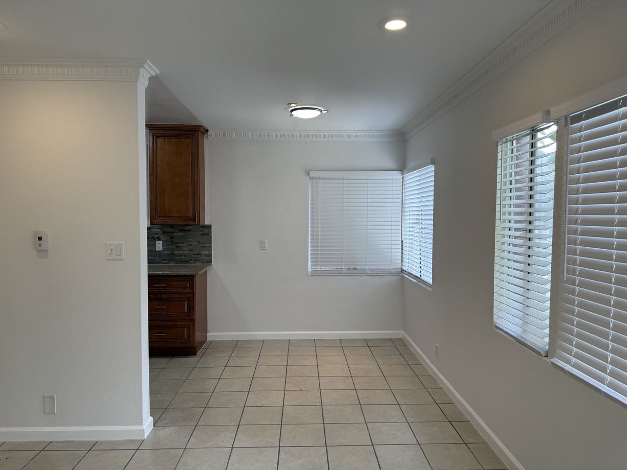 448 - 450 S Catalina St - Photo 3 of 14