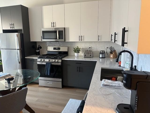 3204 North Clifton Avenue - Photo 3 of 28