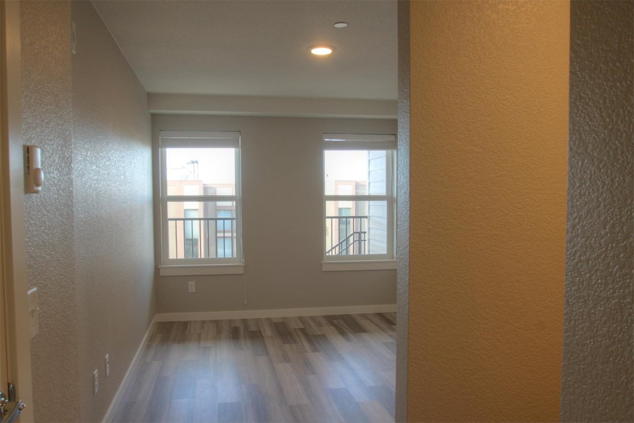 830 Crestmont Way - Photo 3 of 15